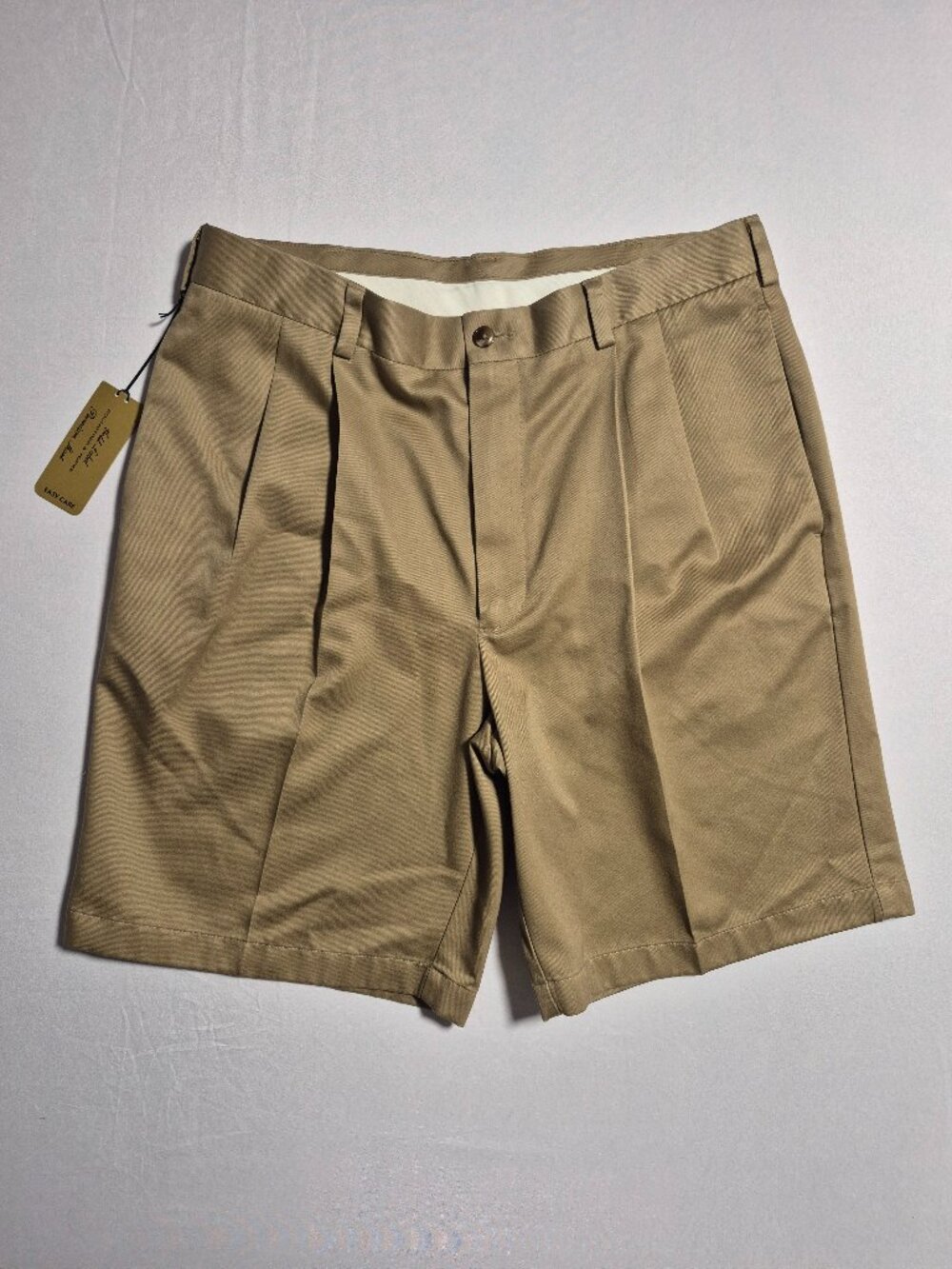 NWT Roundtree & Yorke Gold Label Mens Size 34 Khaki Pleated Chino Shorts Cotton